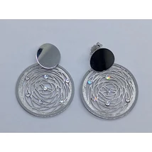 Két darab kerek lapból készült nyagyobbik áttört mintás, és elszórtan cirkon kővel díszített exkluzív ezüst lógós fülbevaló