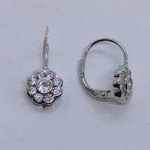 Virág mintályú középen fehér cirkon kővel díszített ezüst fülbevaló