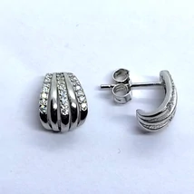 Féklör íves öt szállból készített, cirkon kővel kirakott  ezüst fülbevaló