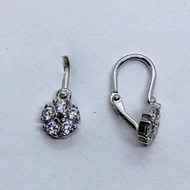 Fehér cirkon köves virág mintás elől kapcsos, bébi ezüst fülbevaló