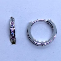 Fehér és rózsaszín színű cirkon sorköves karika ezüst fülbevaló