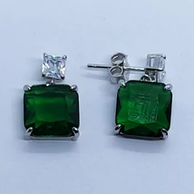 Négy karomba foglalt fehér, és zöld cirkon köves lógós ezüst fülbevaló