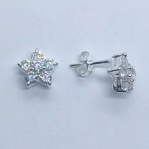 Virág mintájú fehér cirkon köves ezüst fülbevaló