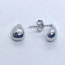 Magas fényű, csepp alakú kő nélküli ezüst fülbevaló