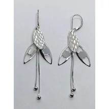 Pillangóra emlékeztető, csiszolással ids díszített láncos, lógós ezüst fülbevaló