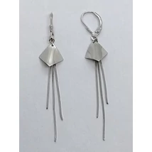 Három különböző hosszuságú vékony kígyó lánccal, és élére állított háromszöggel díszített lógós ezüst fülbevaló