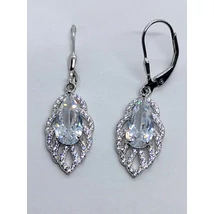 Hosszukás levél formájú fehér cirkon kövekkel keretezett, 3 karomba foglalt csillogó fehér cirkon kővel díszített ezüst lógós fülbevaló