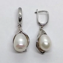 Ezüst harangocskába épített 8 mm-es édesvizi tenyésztett gyöngyös ezüst lógós fülbevaló