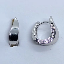 5 mm lefele szélesedő, hullám vonalú külső peremén cirkon kövekkel díszített ezüst karika fülbevaló