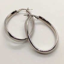 3 mm szélesovális kissé csavart  ezüst karika fülbevaló