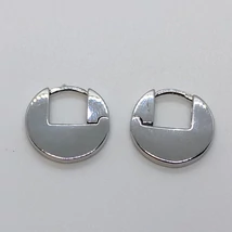 Bepattintós zárrészű telitett karika ezüst fülbevaló