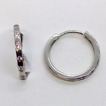 2 mm széles rózsaszín cirkon kövekkel díszített ezüst karika fülbevaló