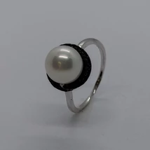 Édesvizi tenyésztett  gyöngyös, swarovski köves ezüst gyűrű