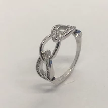 Fonatra emlékeztető cirkon kővel díszített ezüst gyűrű