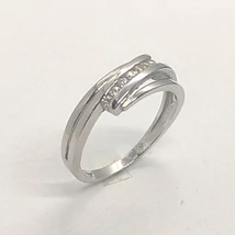 Aszimmetrikus formájú cirkon kővel díszített ezüst gyűrű