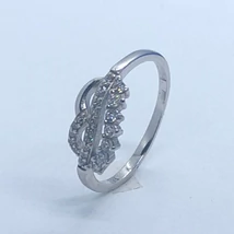 Kissé aszimetrikus sok apró cirkon kővel díszített ezüst gyűrű