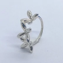 3 virágból készített ezst gyűrű