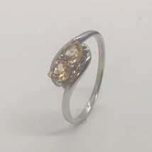 4 karomba foglalt  2 db Citrin  köves aszimmetrikus formájú ezüst gyűrű