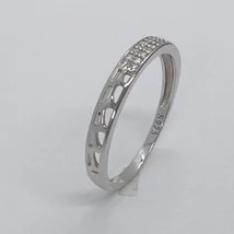 Fele részben dupla cirkon sorkővel, és áttört mintával karika gyűrűre emlékeztető ezüst gyűrű