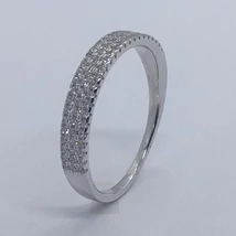 3 soros cirkon kövekkel kirakott karikagyűrűre emlékeztető ezüst gyűrű