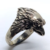 Sas fejet mintázó antikolt férfi ezüst gyűrű