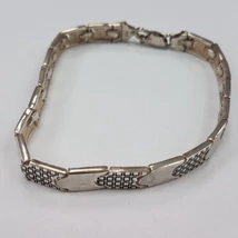 Mintás ezüst karlánc