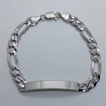 Középen lappal ellátott, gravírozható 3+1 szemes magas fényű ezüst karlánc