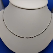 Magas fényű rövid pálcákból összerakott ezüst lánc