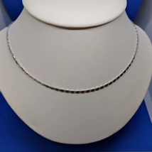 Magas fényű rövid pálcákból összerakott ezüst lánc