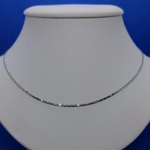 Magas fényű kissé lapított pálcákból összerakott ezüst lánc