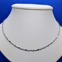 Magas fényű csiga alakú szemekből szőtt ezüst lánc