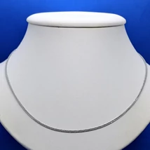 Négyszögletüre szőtt barbara fazonú csillogós kellemes viseletű ezüst lánc