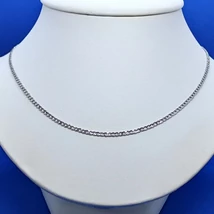 Egyforma pancer szemekből készített szabályos laza szövésű ezüst lánc