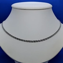 Klasszikus kissé domborított szemekből készített sharles fantázia nevű ezüst lánc