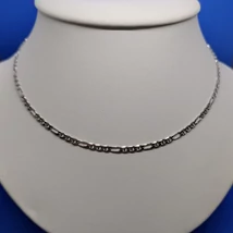 3+1 szemes a rövid szemek, kereszben pálcával ellátott csiszolt figaró ezüst lánc