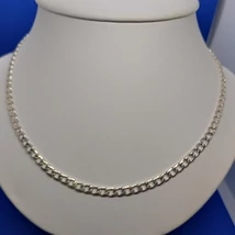 Egyenletes lapos pancer szemekből laza szövéssel készült ezüst lánc