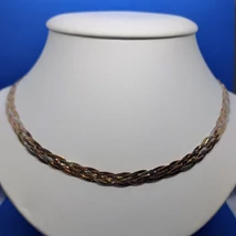 4 szállból összefont három színű csillogó ezüst nyakék