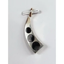 Gyöngyházas medál