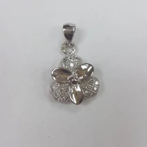 Virágos ezüst medál