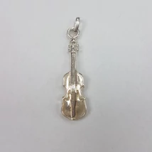 Hegedű formájú ezüst medál