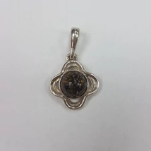 Borostyán köves ezüst medál