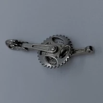 Ezüst mozgó kerékpár hajtómű medál