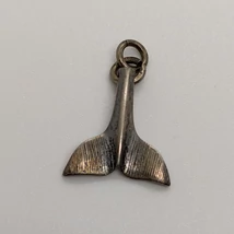 Ezüst cethal farok medál