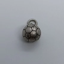 Ezüst focilabda medál