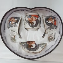 Mucha kétszemélyes teáskészlet, cukortartóval, kiöntővel Mucha kétszemélyes teáskészlet, cukortartóval, kiöntővel