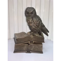 Bagoly szobor könyvekkel, dobozka