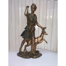 Diána, a népek védnöke, a nők, a szülés és gyermeknevelés patrónája, az állatok és a vadászat istennője