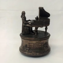 Mozart, forgó, zelélő szobor