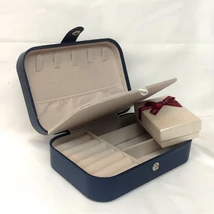 Rekeszes, patentzáras kék színű ékszerdoboz