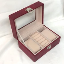 Egyterű, bordó és pink színű rekeszes ékszerdoboz